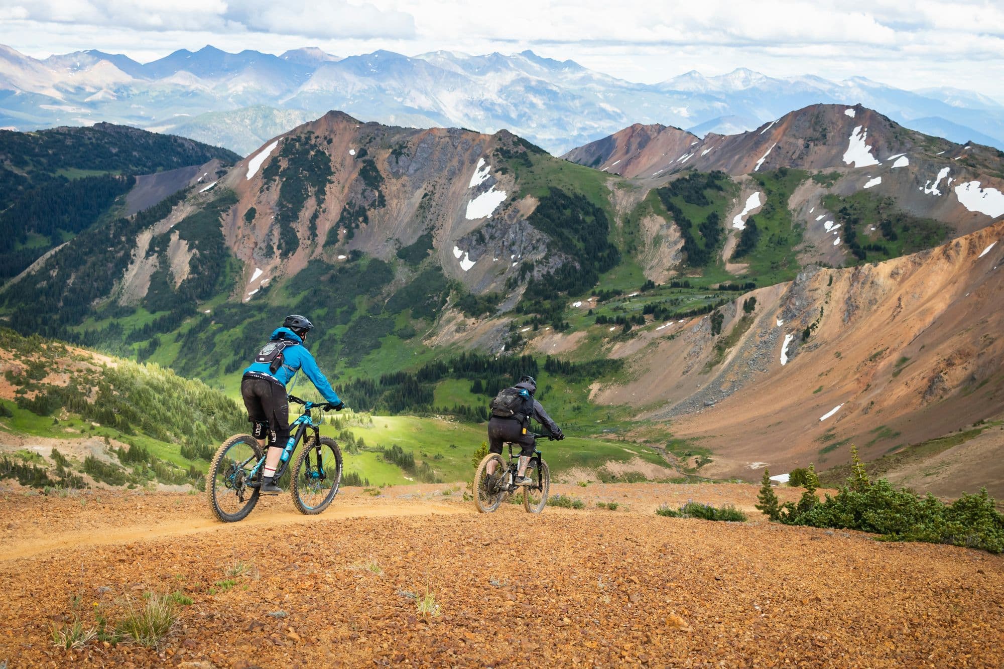 2 cyclist exploring