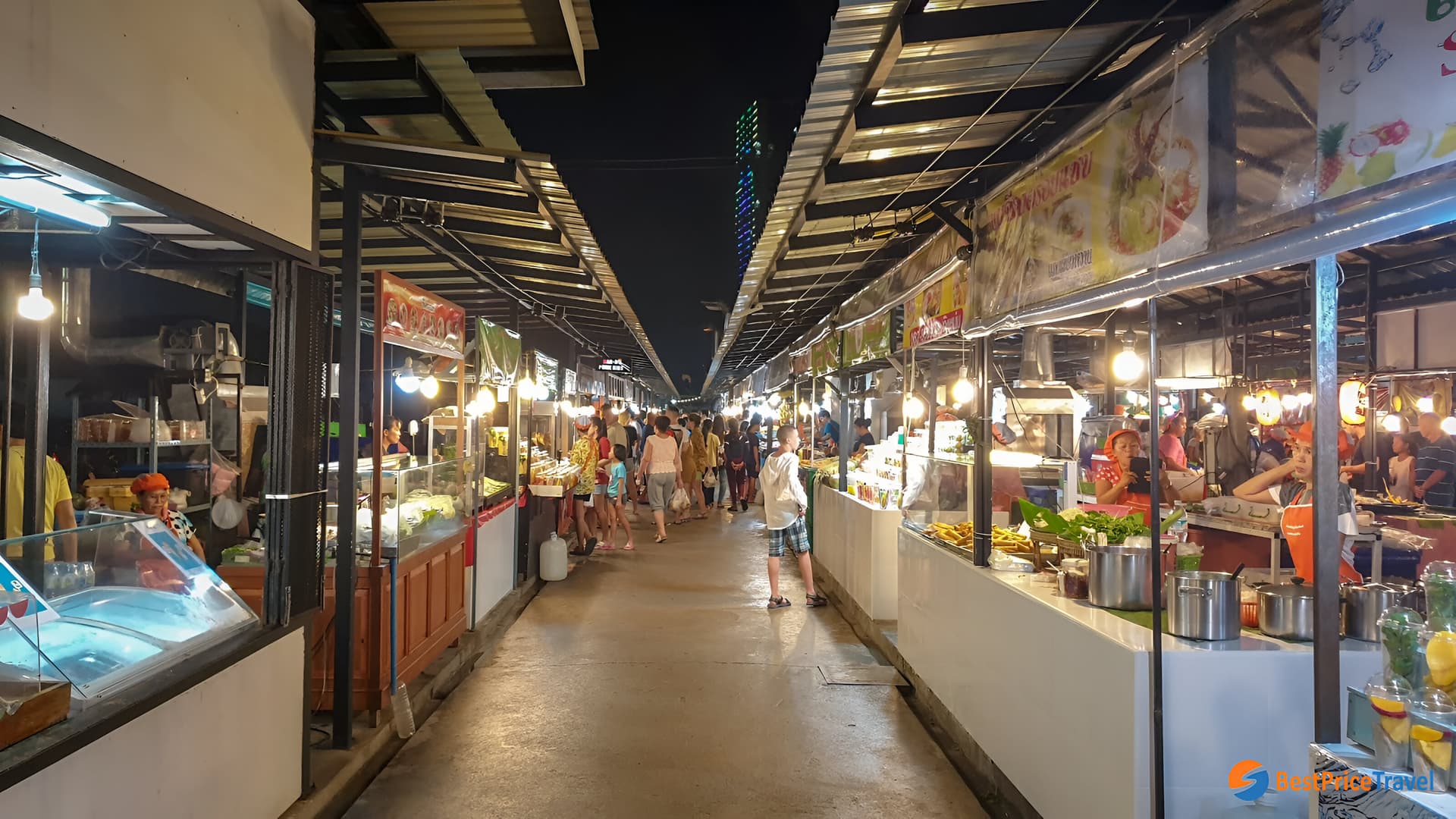night market at jomtien beach