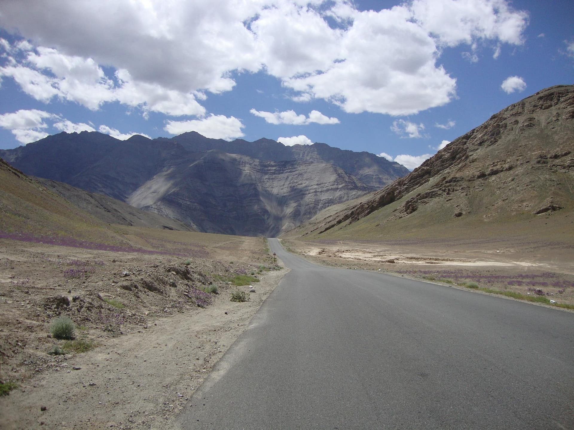 Magnetic hill, Leh