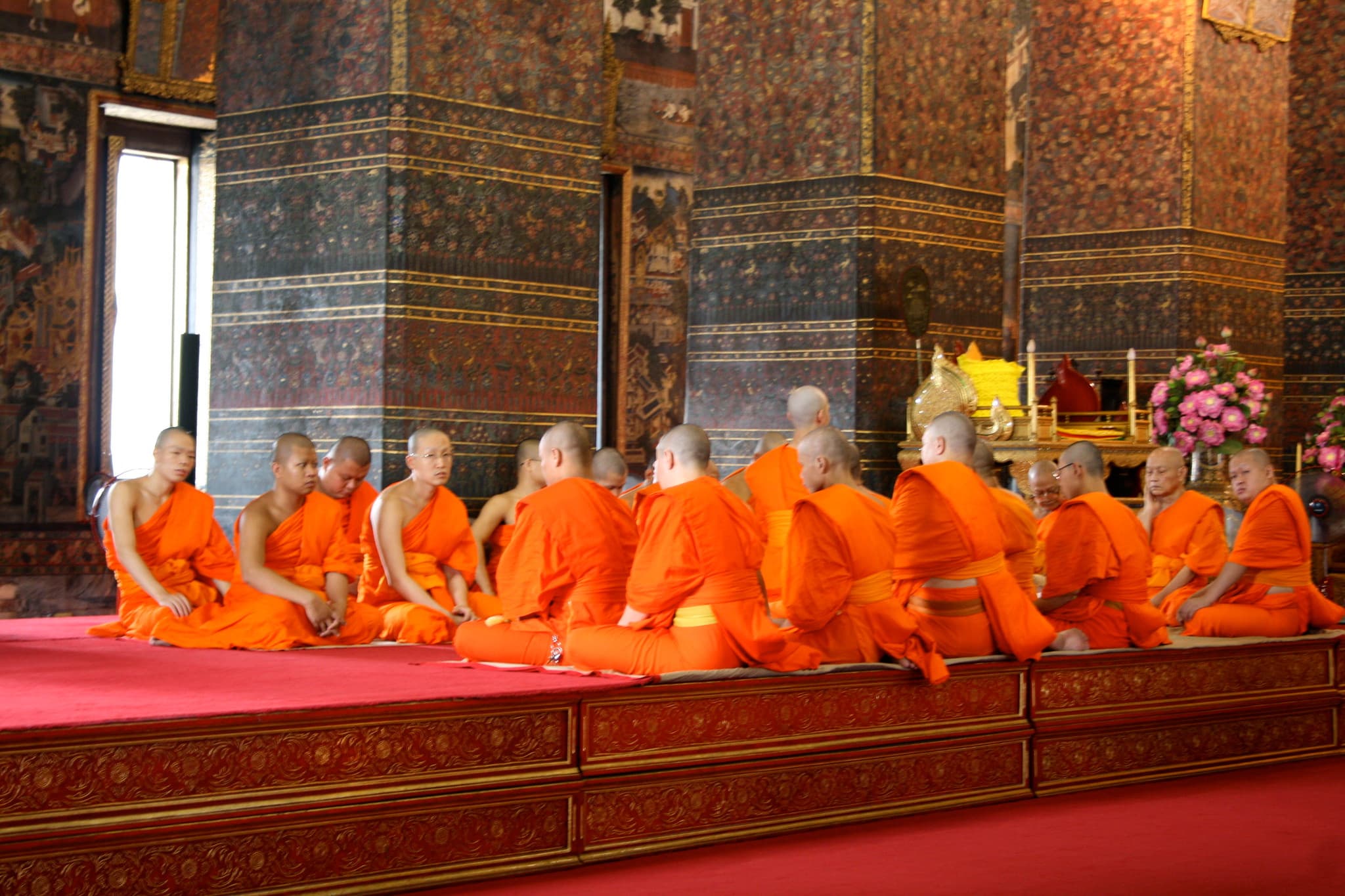 Monks in a prayer at Wat Benchamabophit