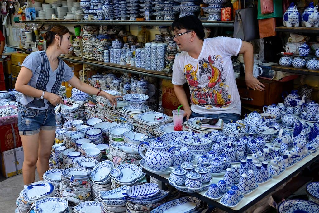 Dishes for sale in the market