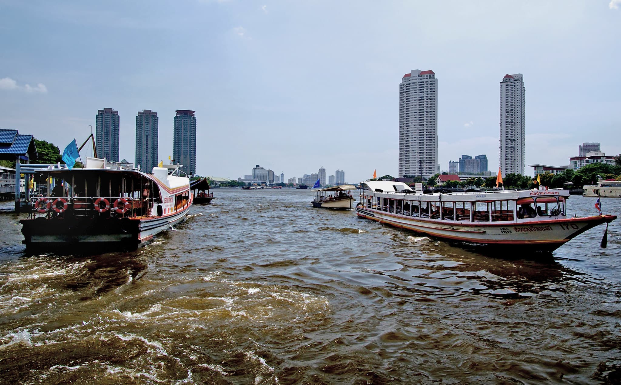 A closer look of the long boats at Chao Phraya River