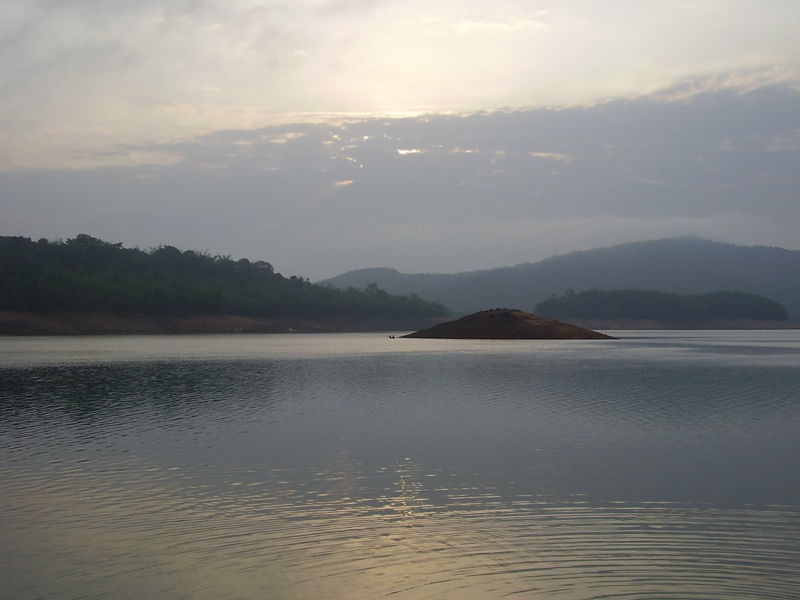 The tranquil waters of the Bhadra Dam