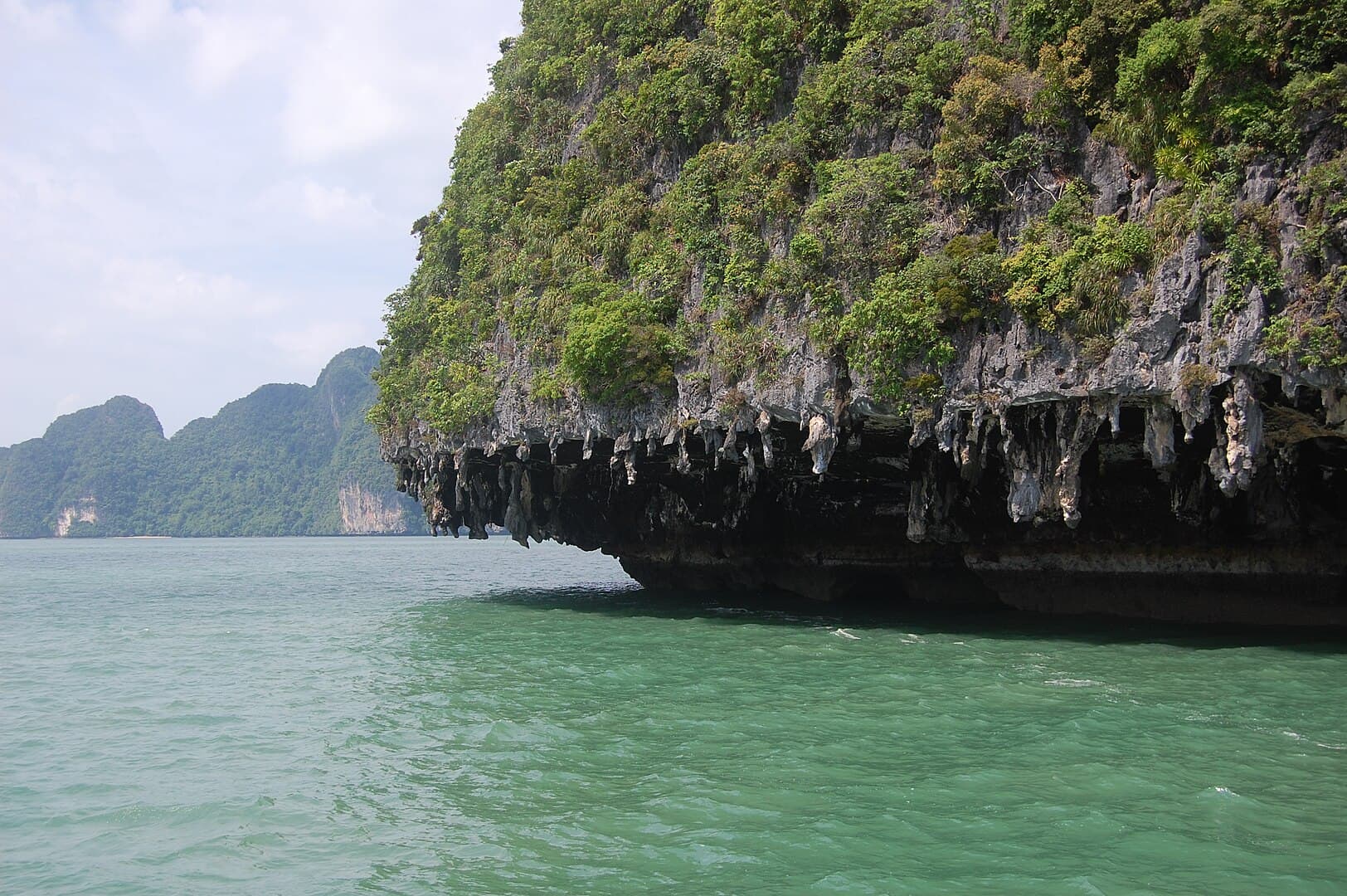 Blue waters at Hong Island 