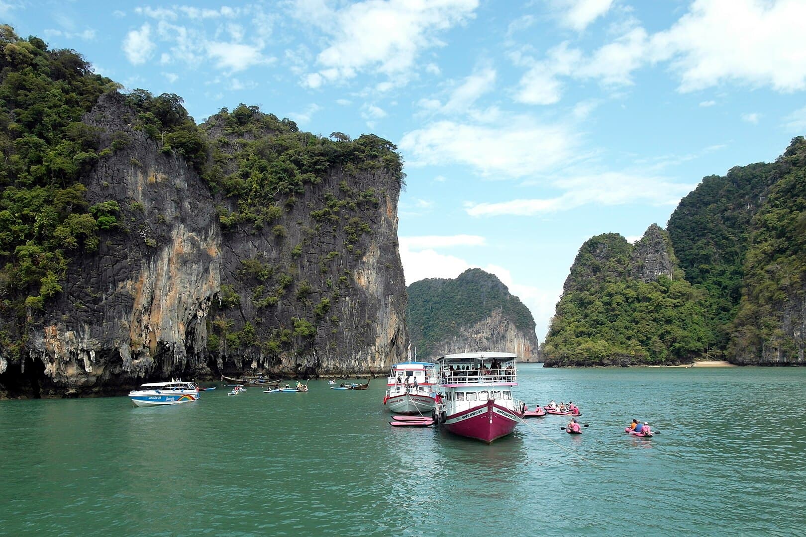 Boating and other activities at Hong Island 