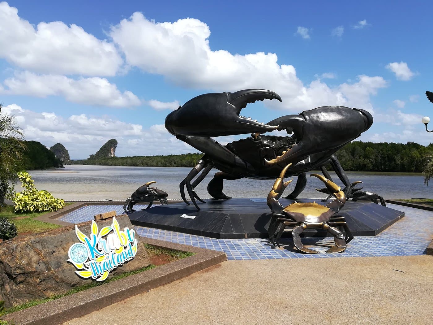 crab sculpture