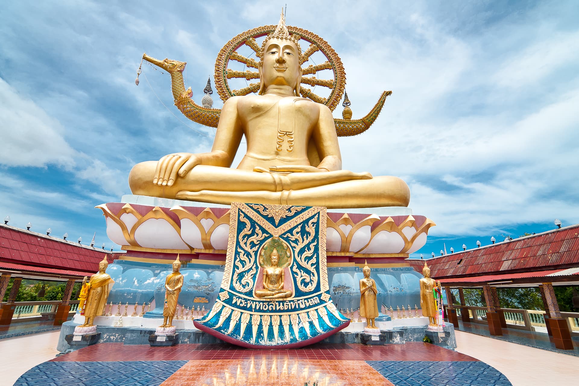 Statue at Wat Phra Yai