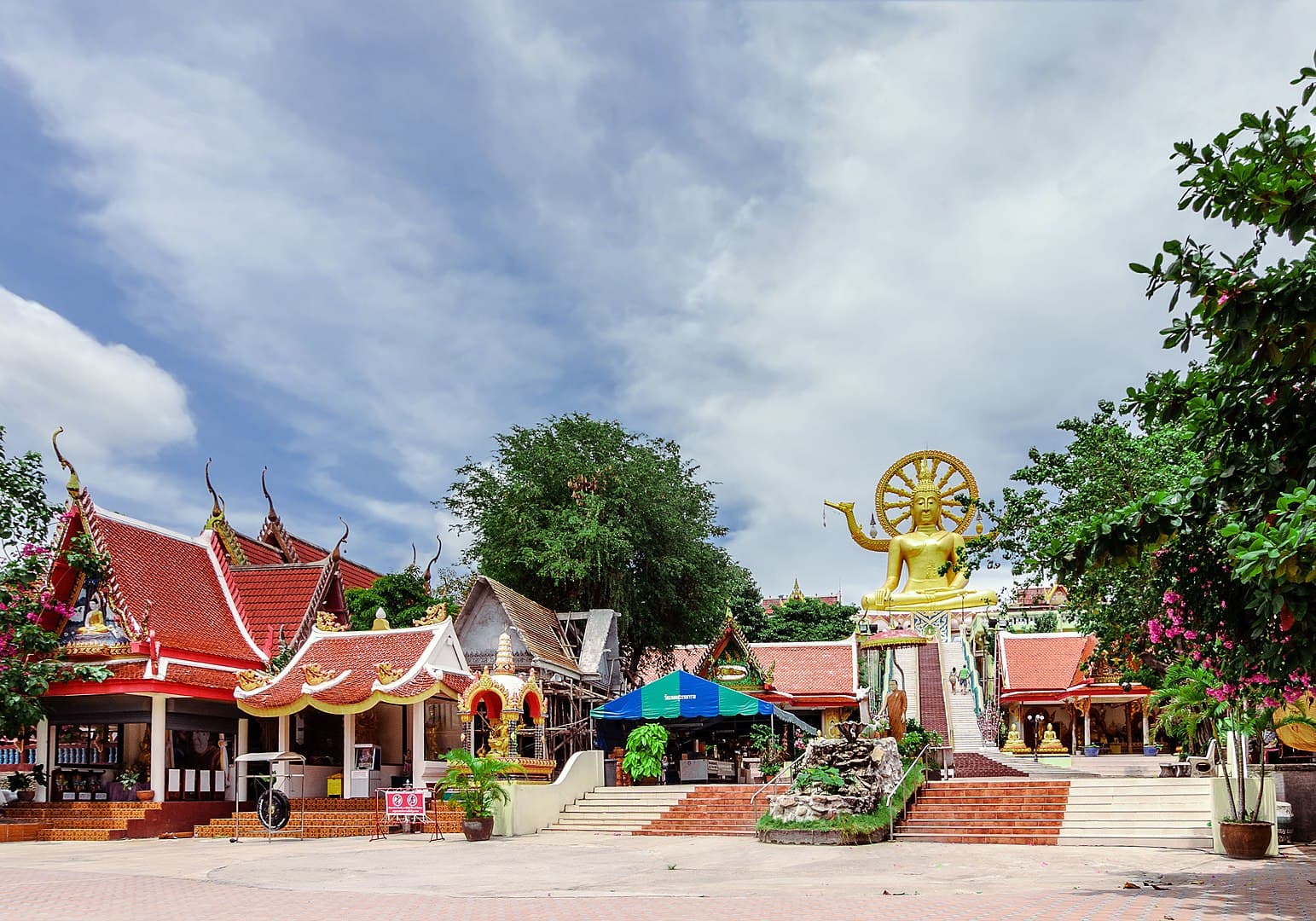 Exterior view at Wat Phra Yai