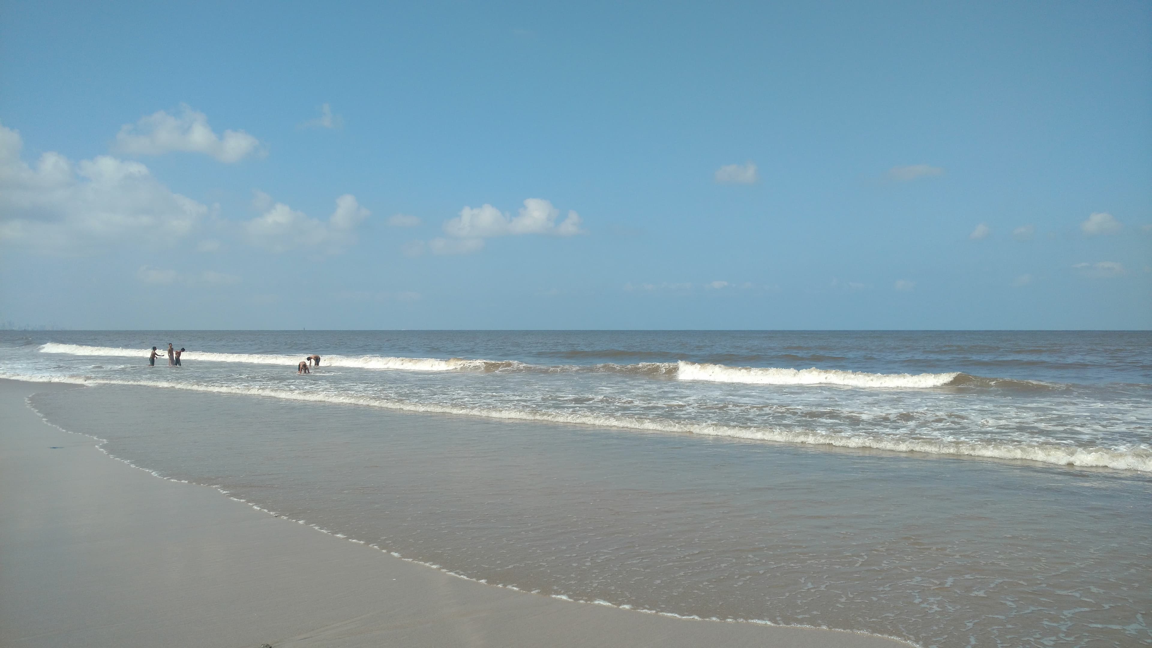 Early morning vibes in Juhu Beach