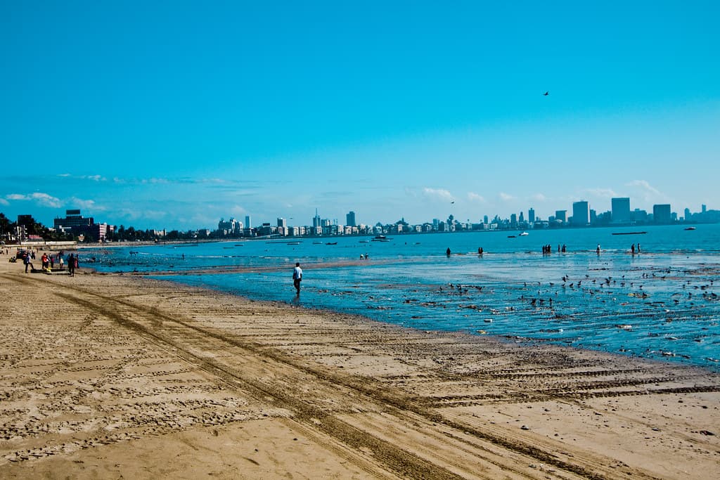 Mid-day view of Chowpatty Beach