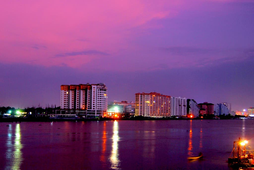 Marine Drive at night