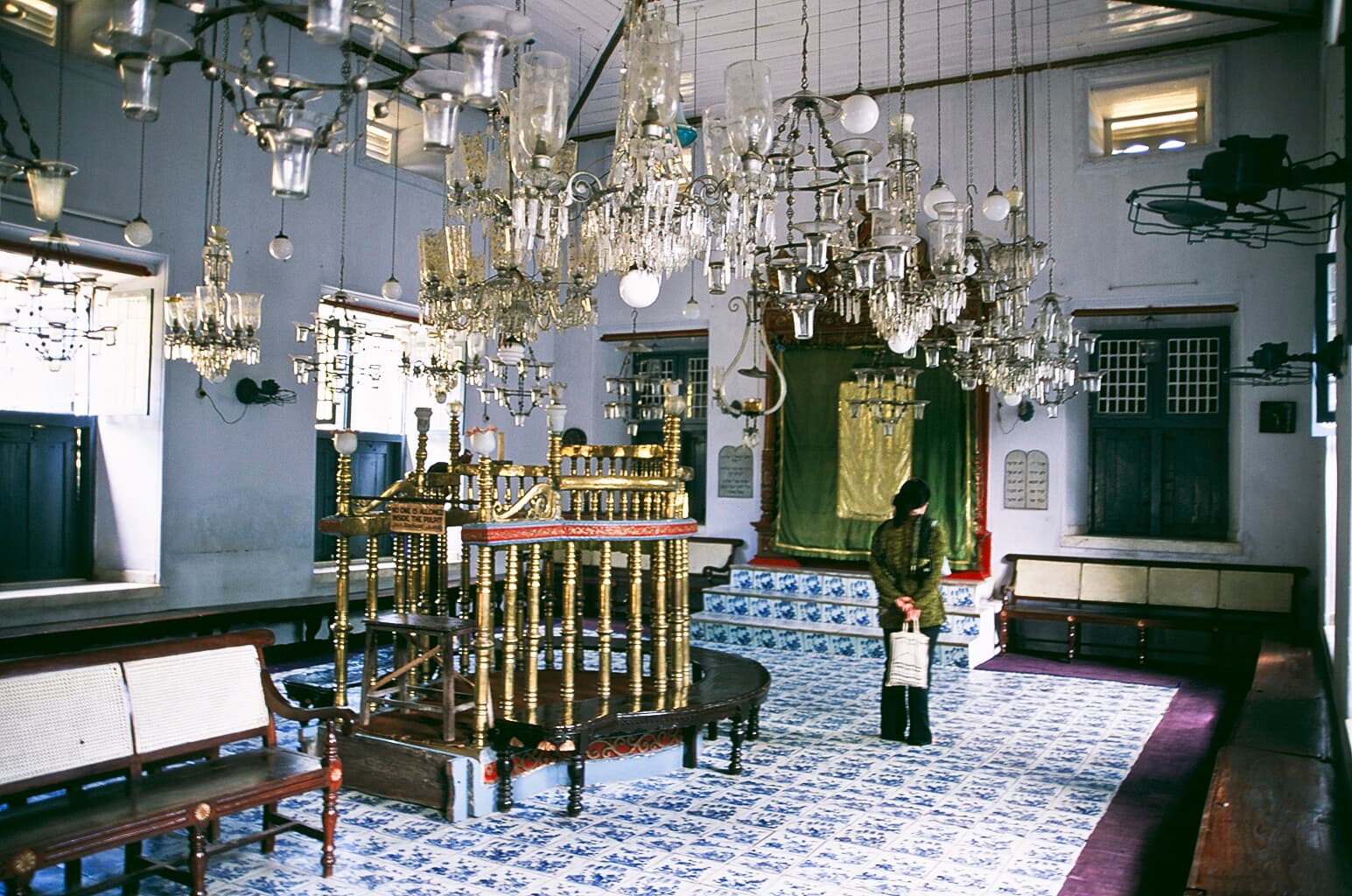 Paradesi Synagogue Interior view