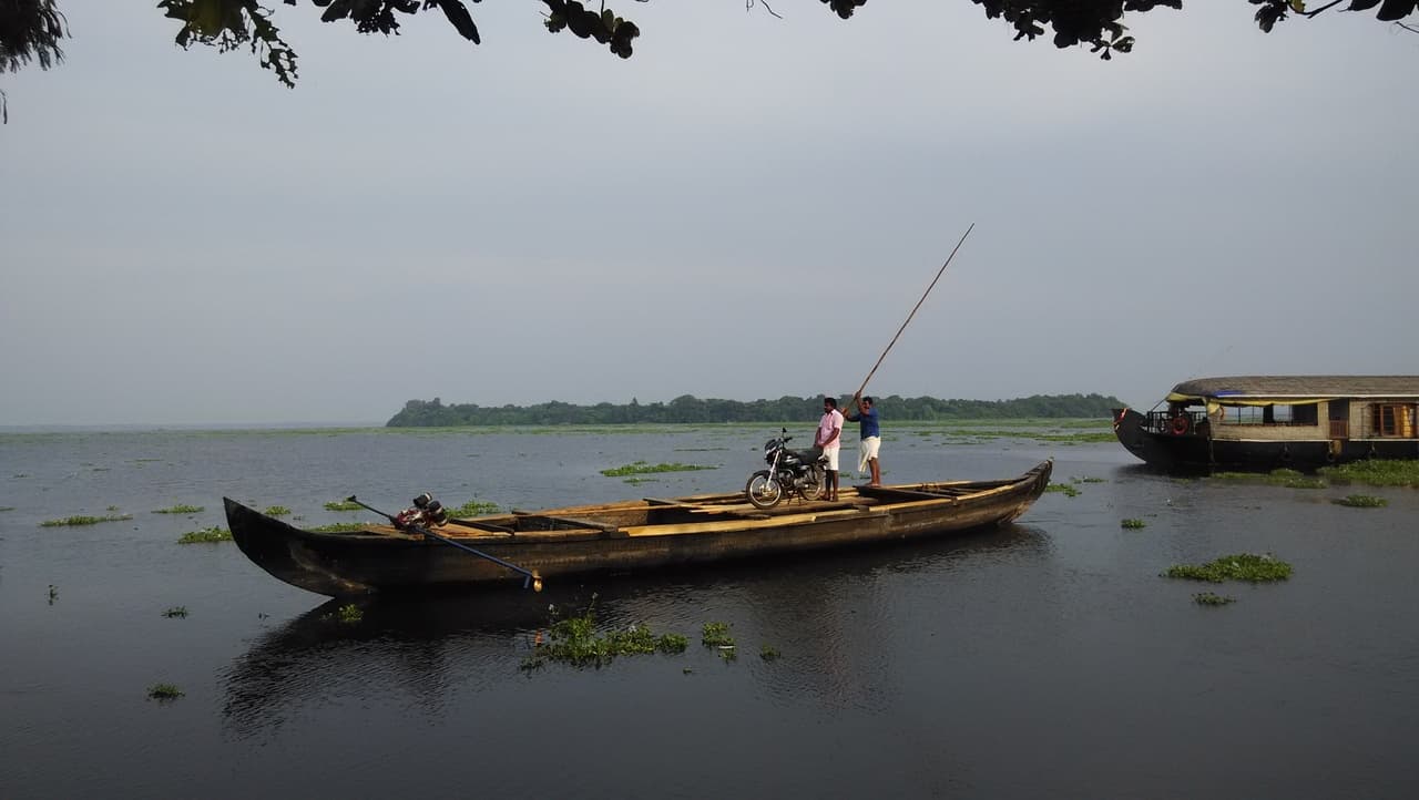 Boating in pathiramanal island