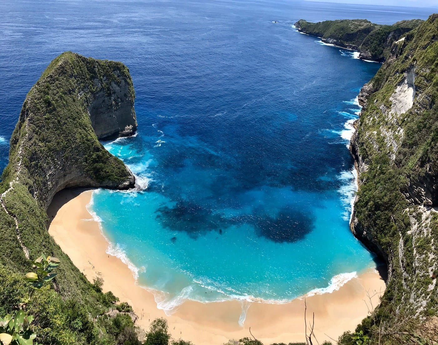 Turquoise waters at Kelingking Beach