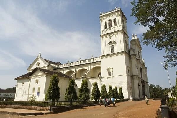 Mid-day view of Se Cathedral