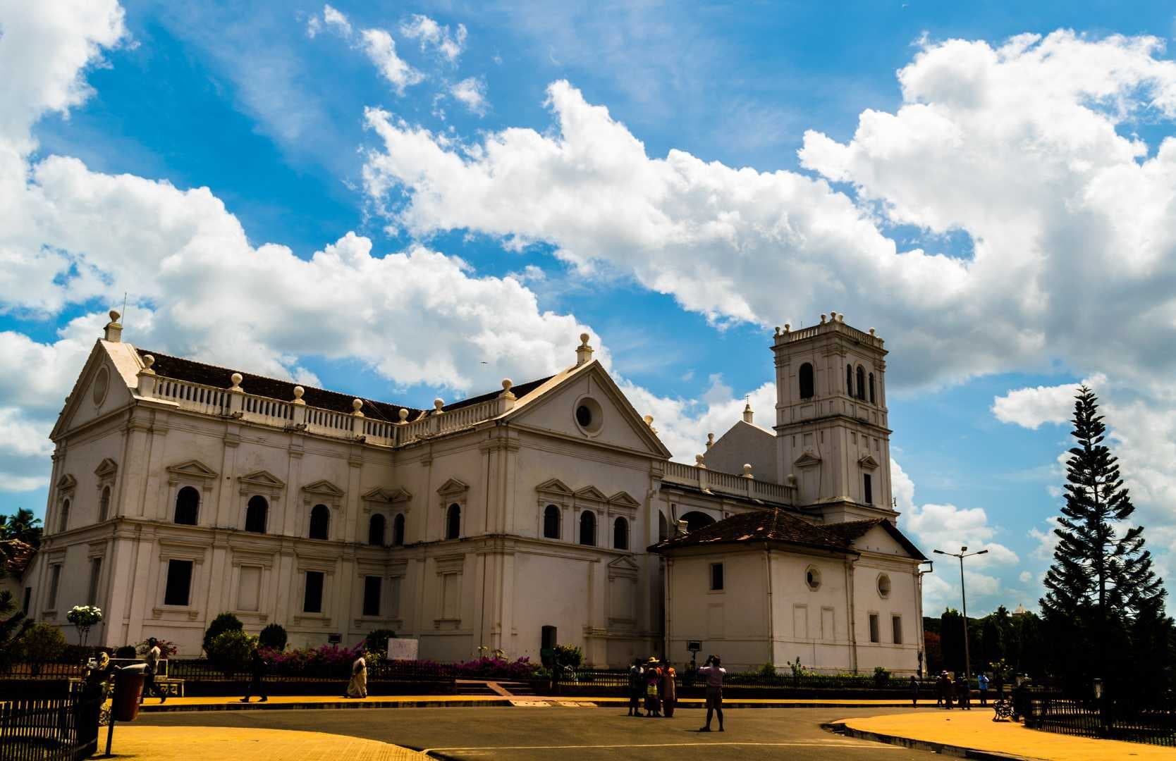 Front view of Se Cathedral