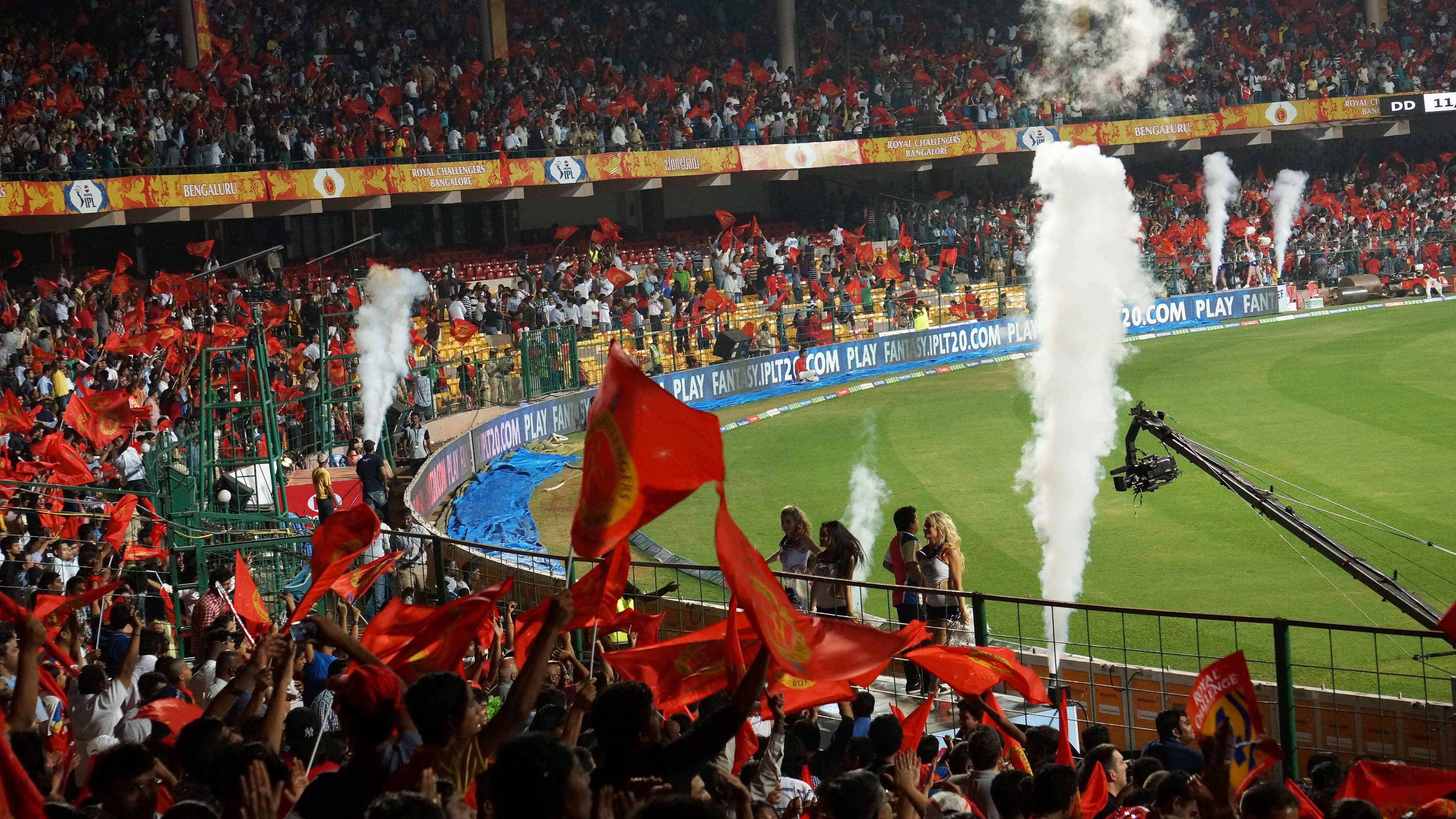 RCB fans at chinnaswamy stadium