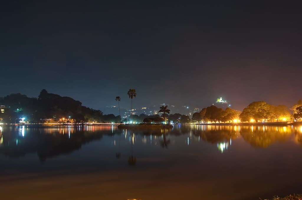 Kandy Lake at night