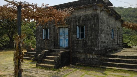 Closer view of Betta Byraveshwara Temple