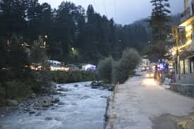 Scenic view of Old Manali with lush green hills