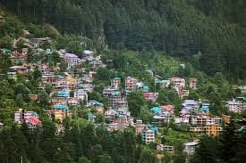 Mountains surrounding Old Manali town