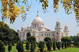 Wide shot of Victoria Memorial surrounded by gardens