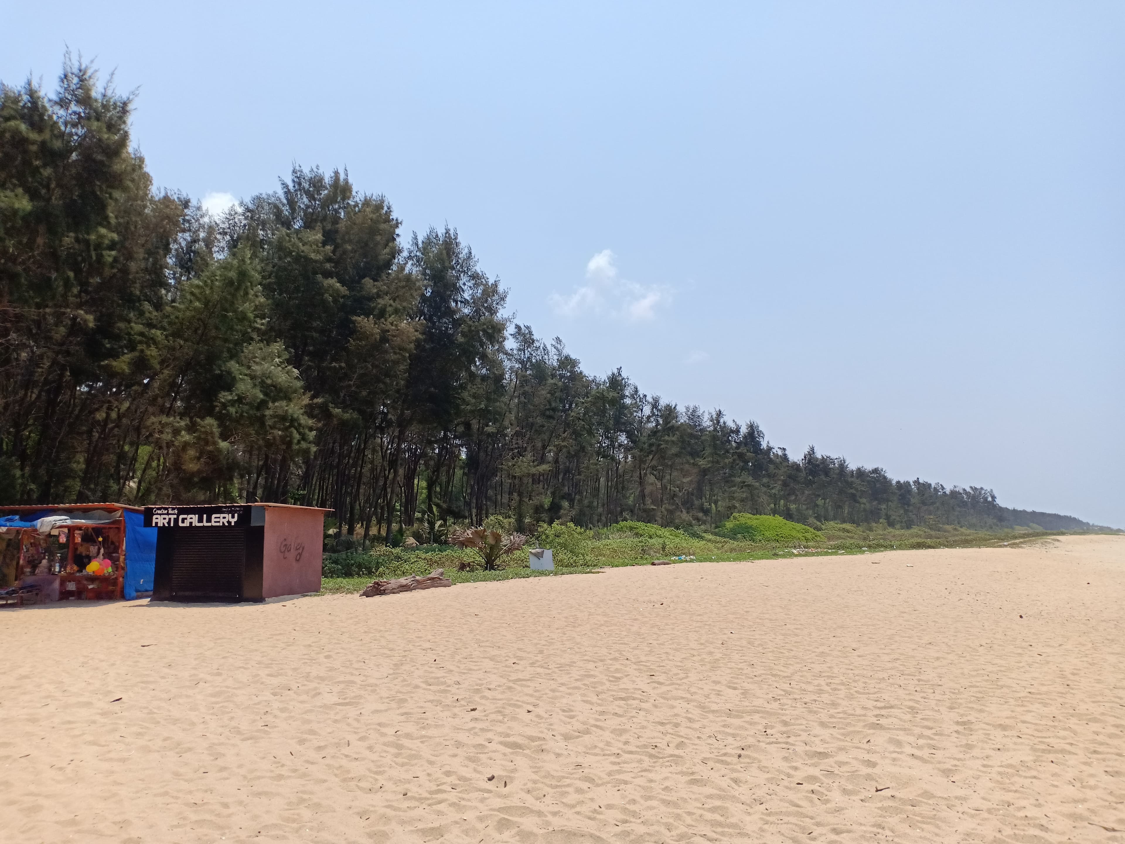 Shoreline view of Sasihithlu Beach