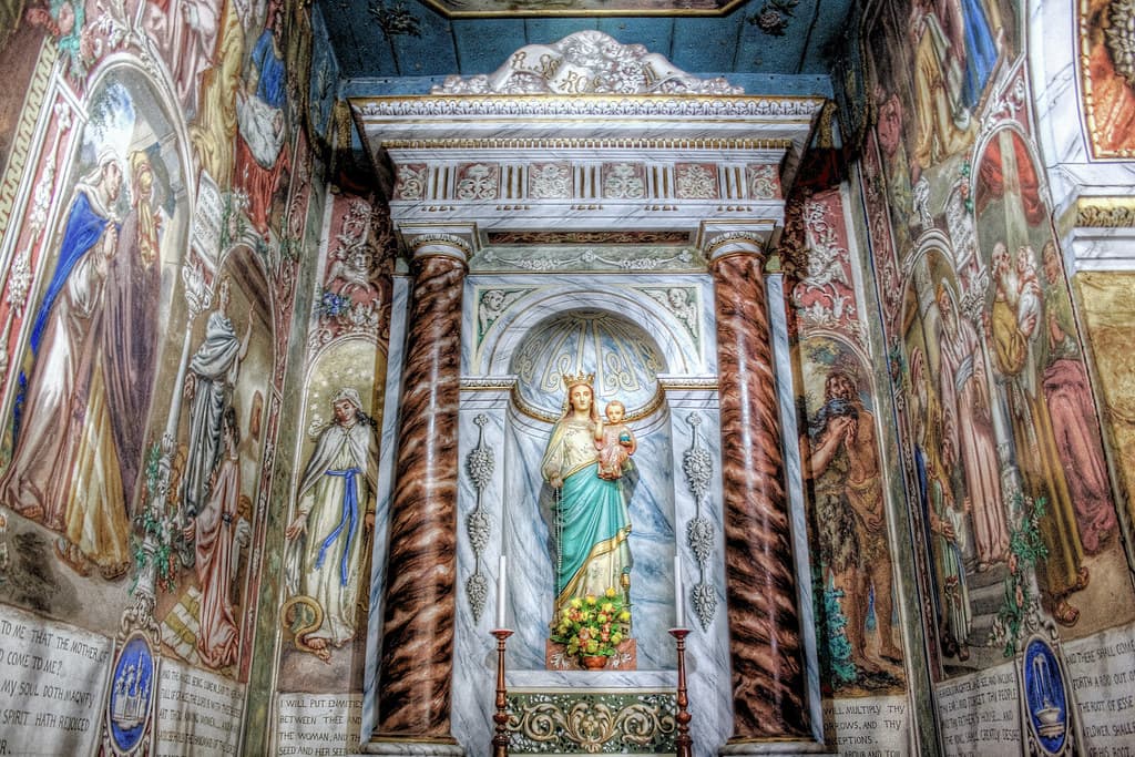 Idol of Mother Mary in St. Aloysius Chapel