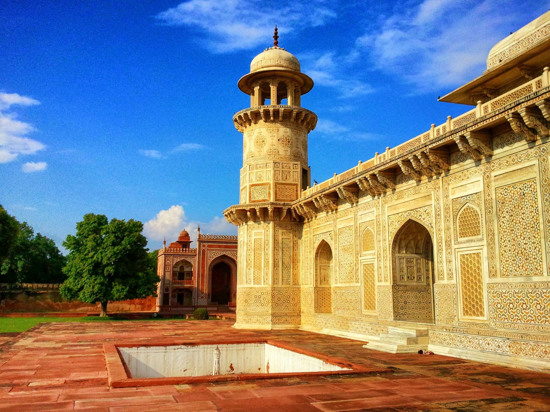 Architectural details of Itimad-ud-Daulah's Tomb