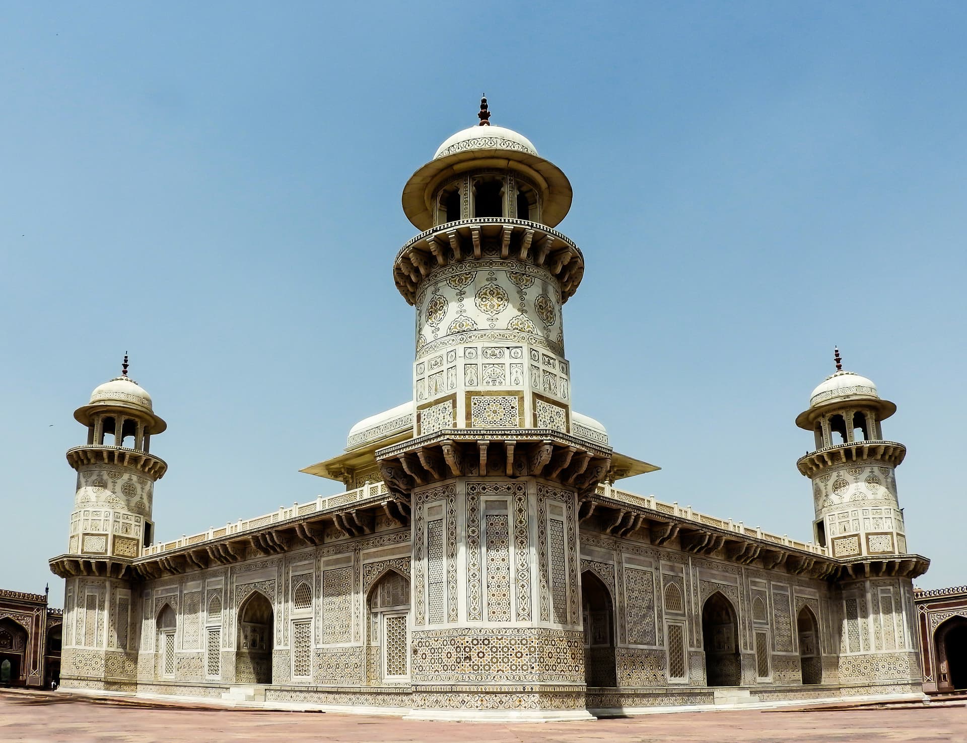 Itimad-ud-Daulah's Tomb under a clear sky