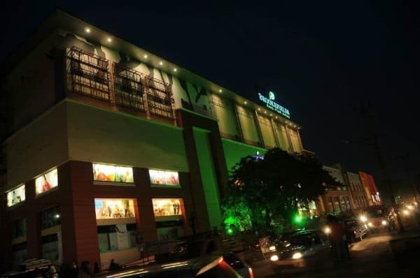 Street view of Brookfield Mall