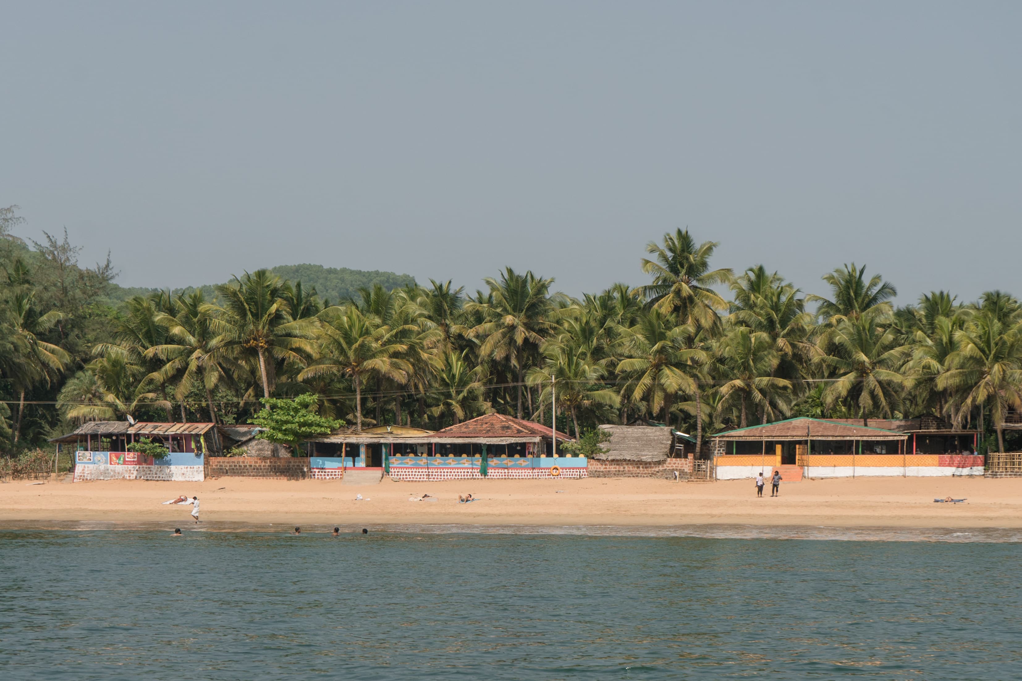 Hut-stay and restaurants in Om Beach