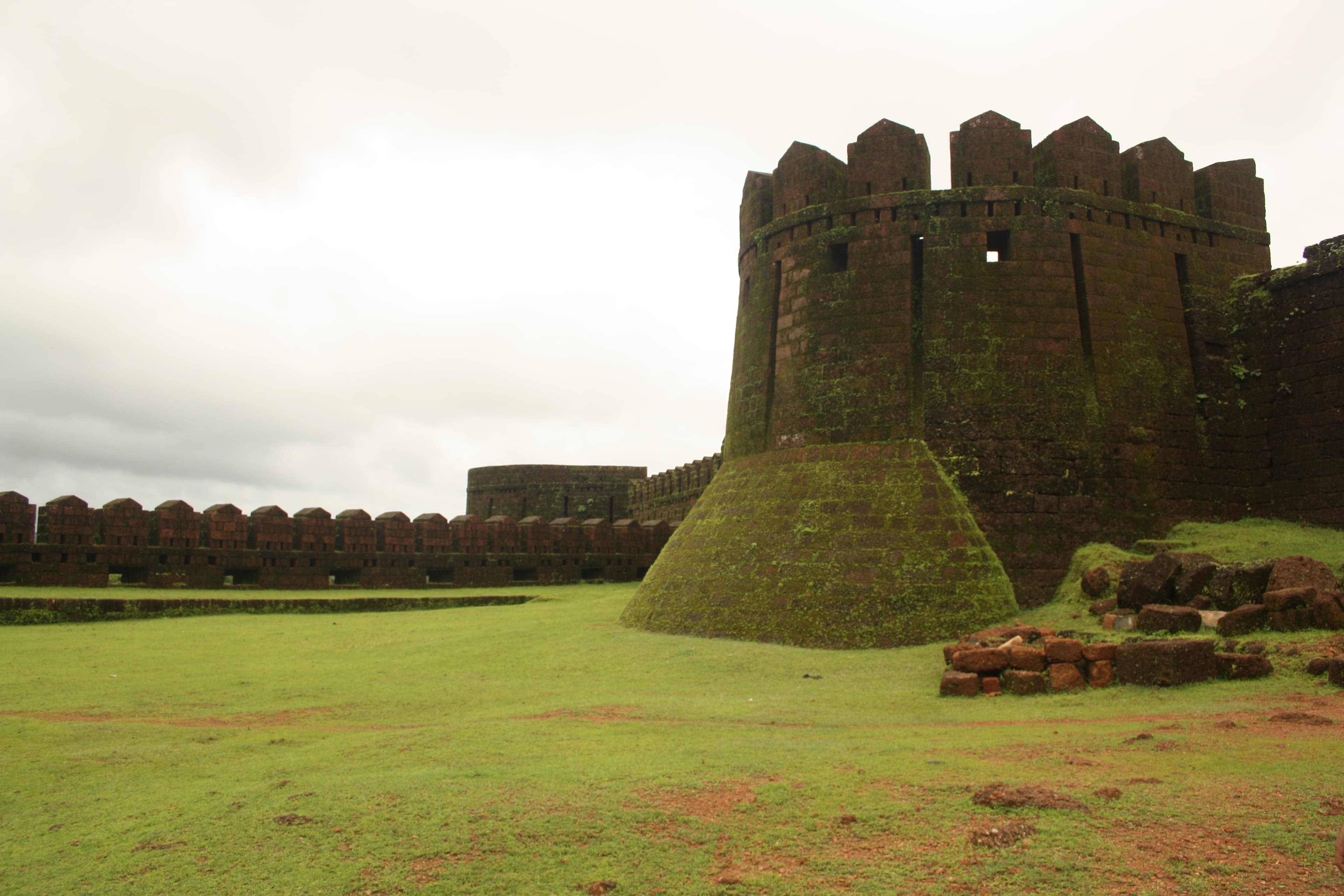 Front view of Mirjan Fort