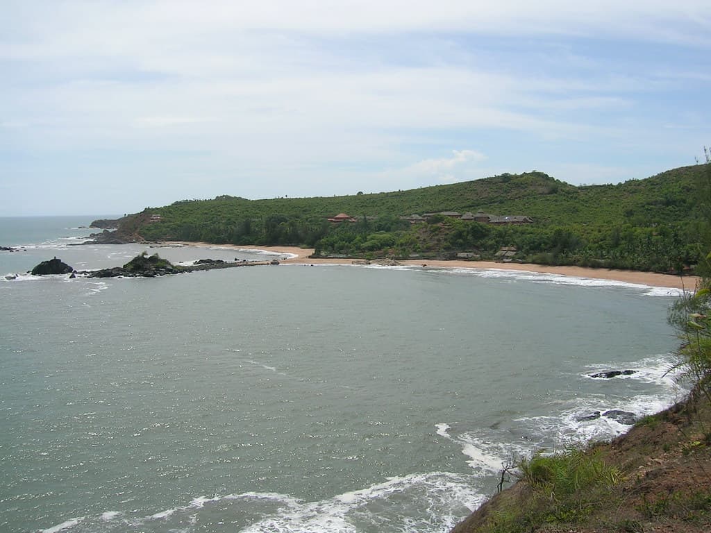 Distance view of Small Hell Beach