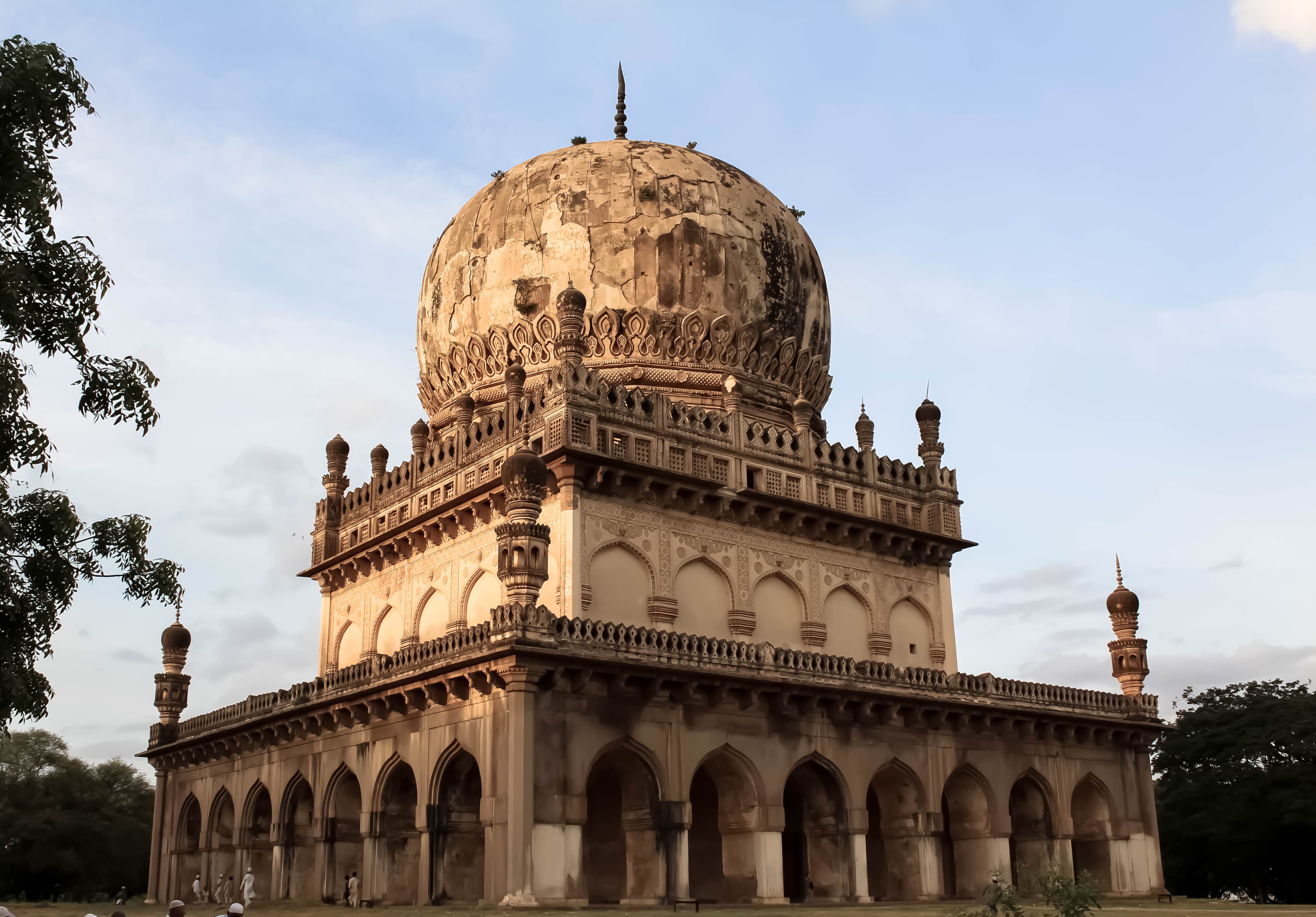 qutub shahi tombs