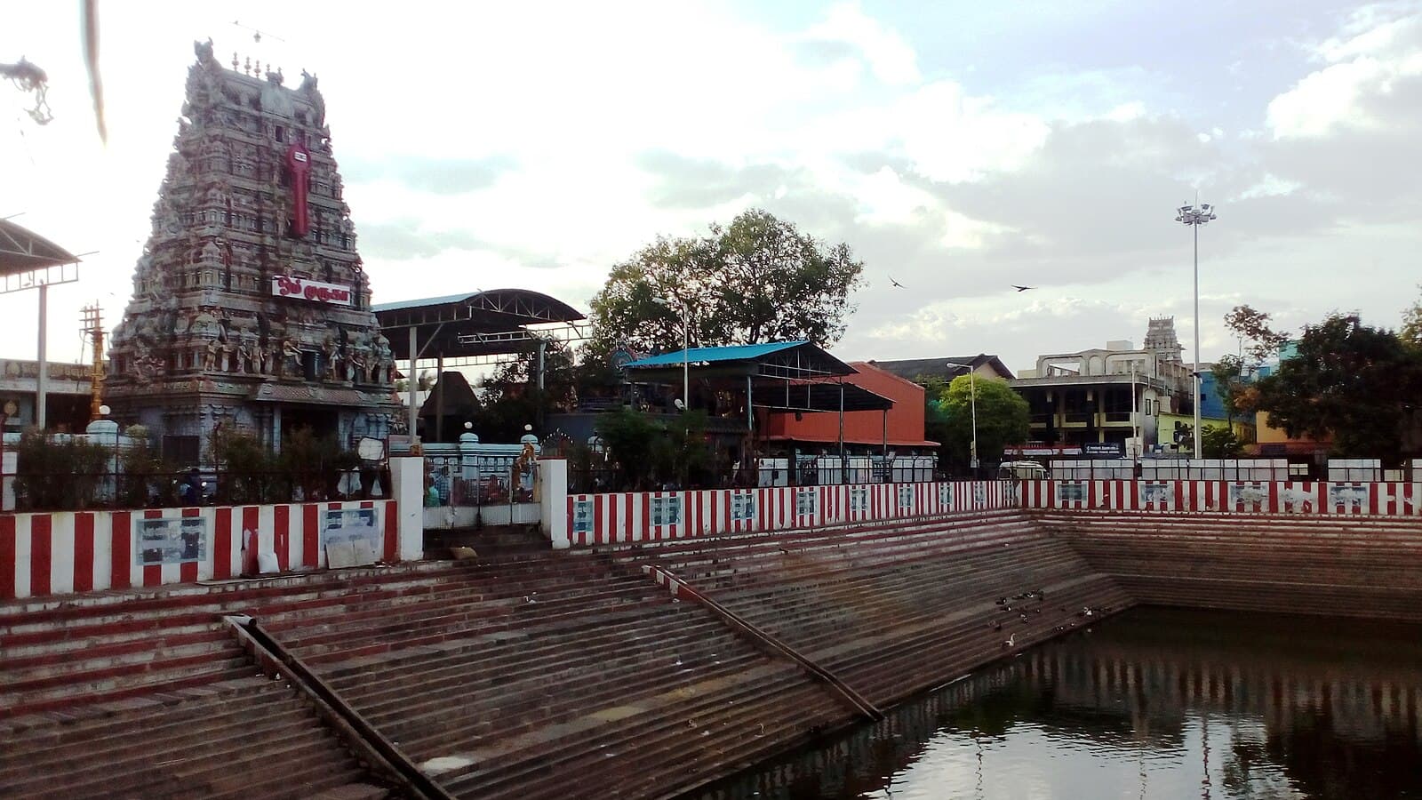 Full view of Vadapalani Murugan Temple