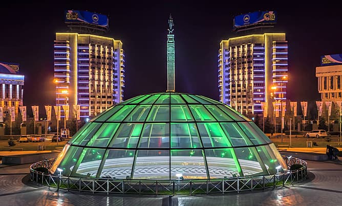 Independence Monument At night