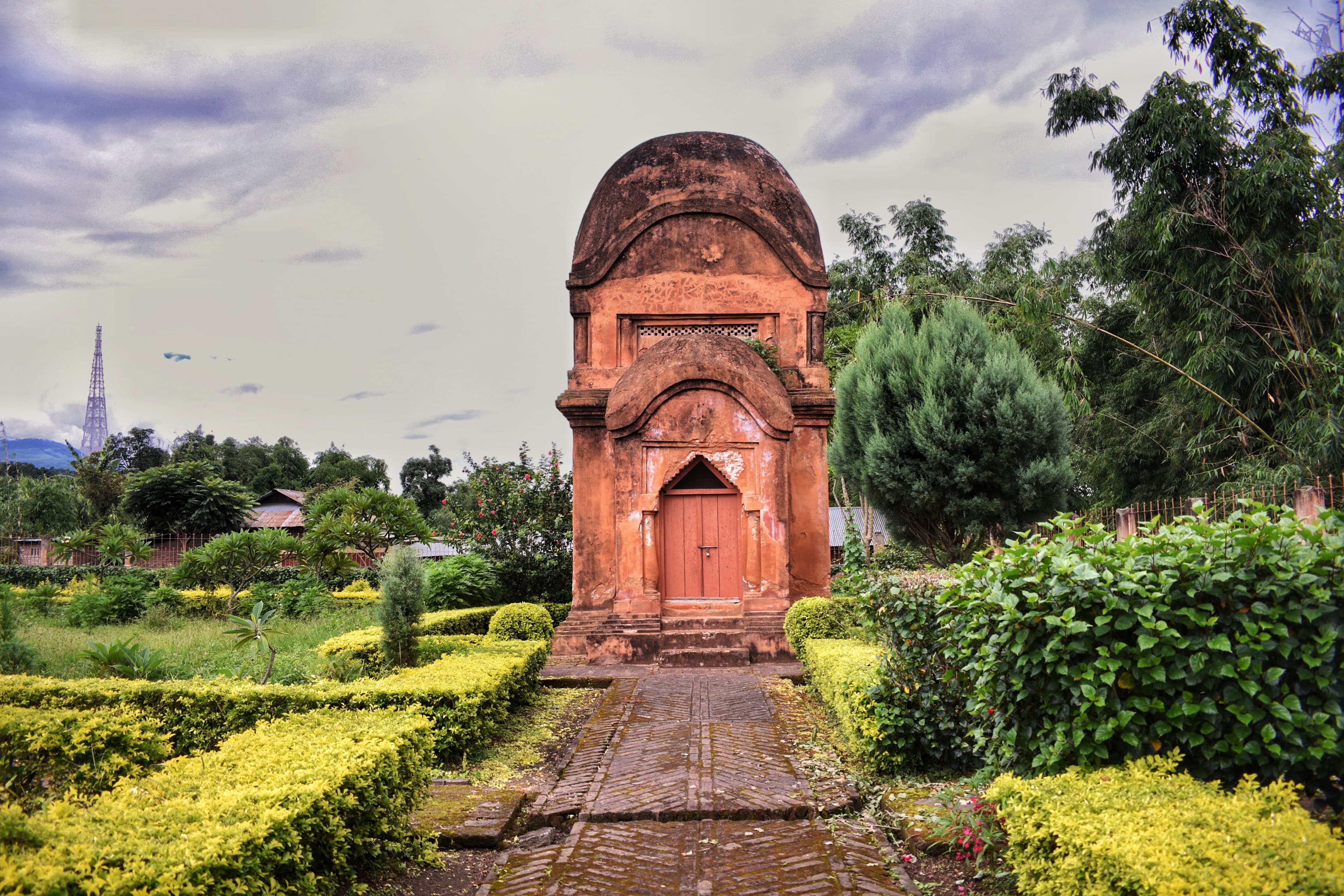 Old monument in Bani Begum Garden