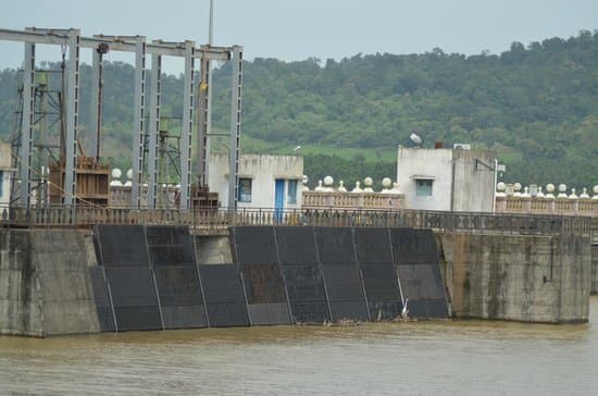 Close-up of Gajanur Dam structure