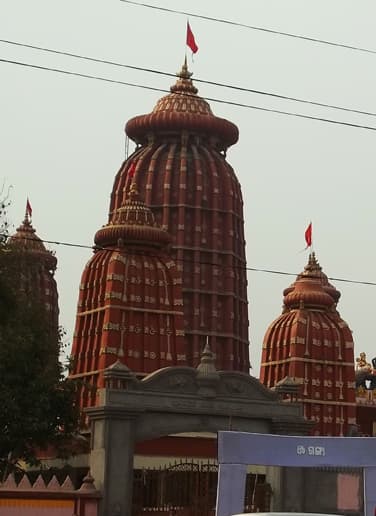 Closer view of the tomes in Ram Mandir