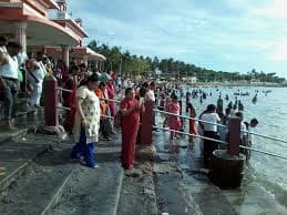 Devotees in water at Agni Theertham