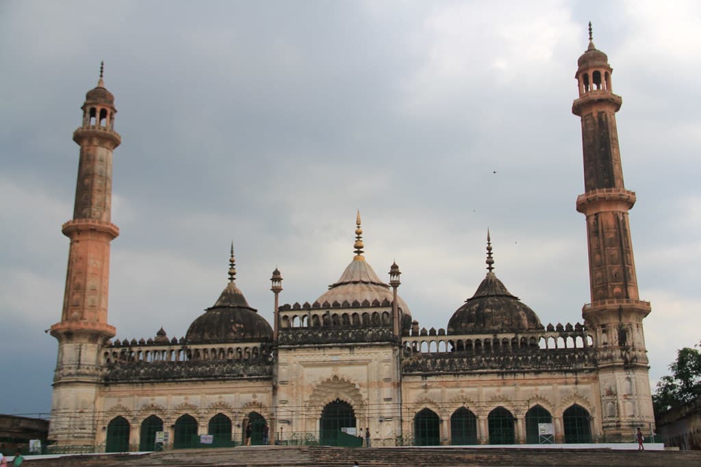 Masjid within Bara Imambara 