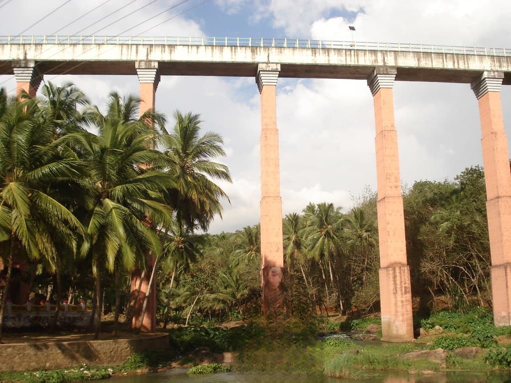 Mid-day view of Mathur Aqueduct