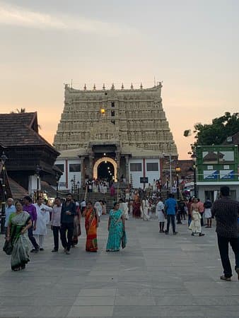 Devotees at Sree Padmanabhaswamy Temple