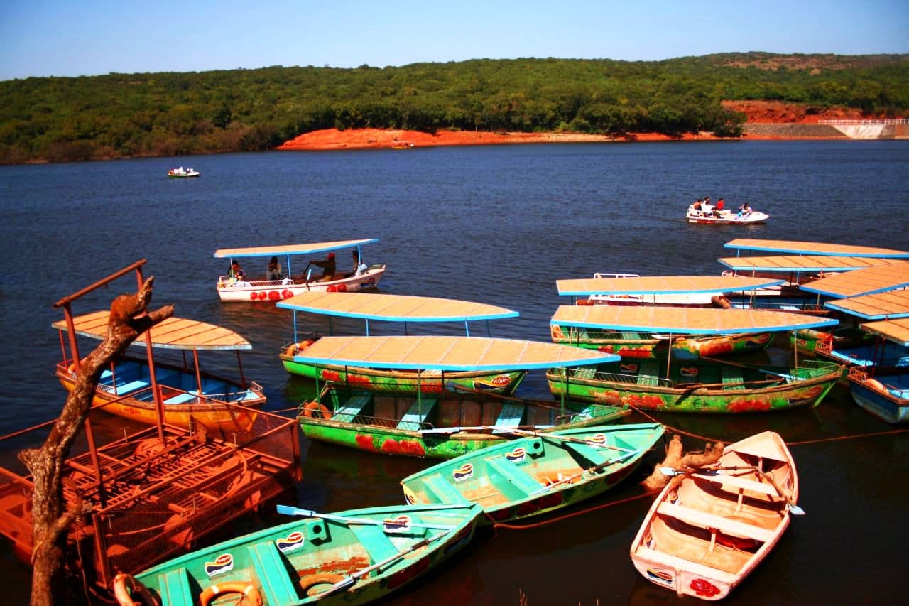 Boating fun at Venna Lake