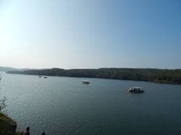 Picnic spot by Venna Lake