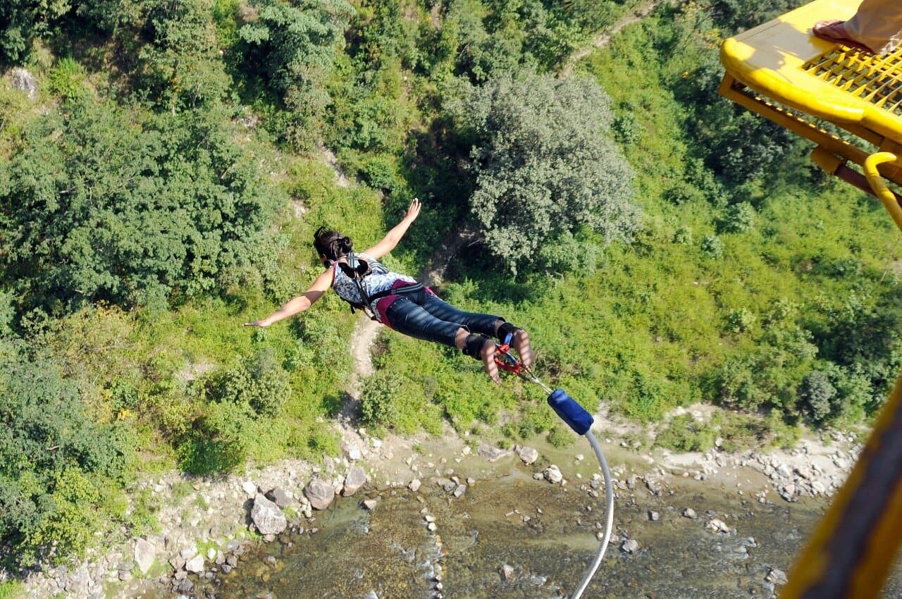 Bungee jumping at Jumping Heights