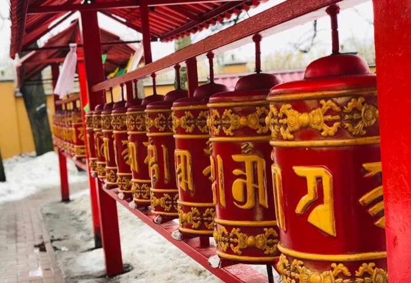 Prayer cylinders in Thongsha Gumpha