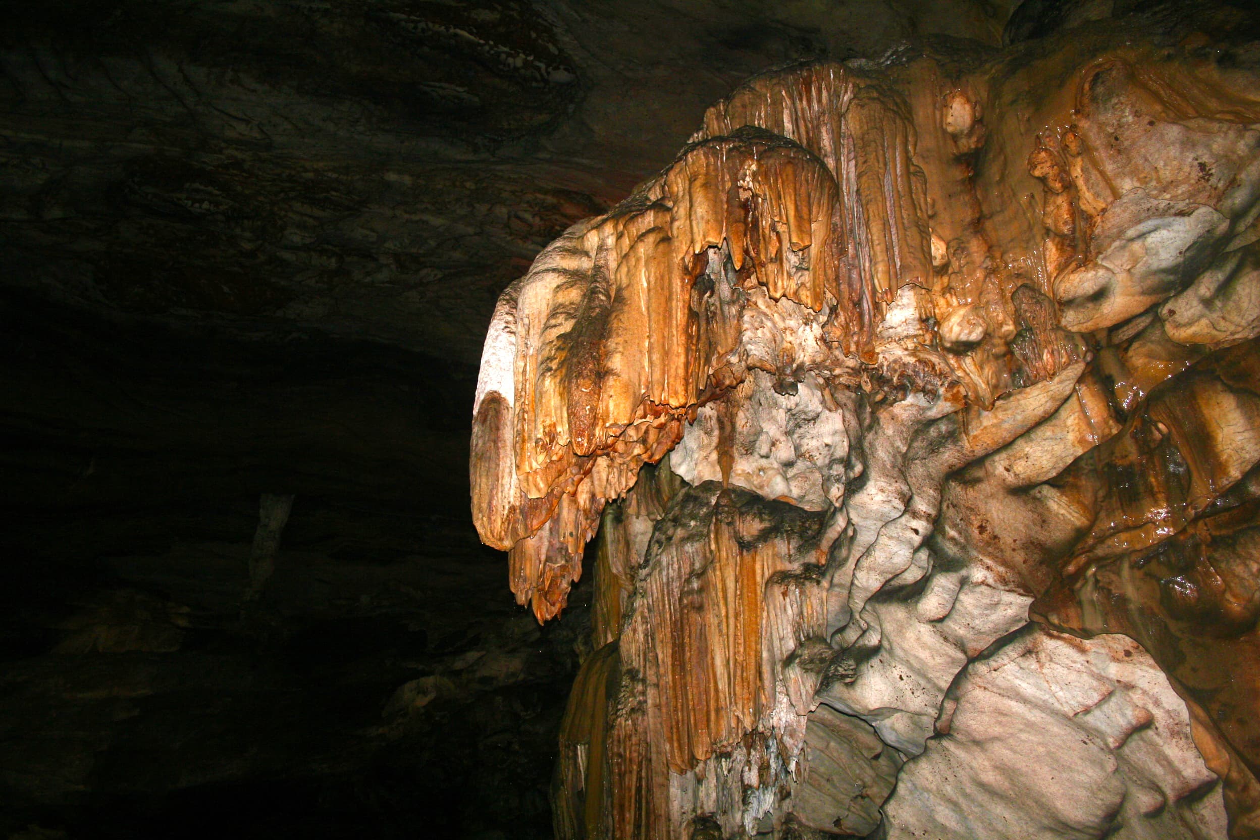 Shapes of rock in Borra caves