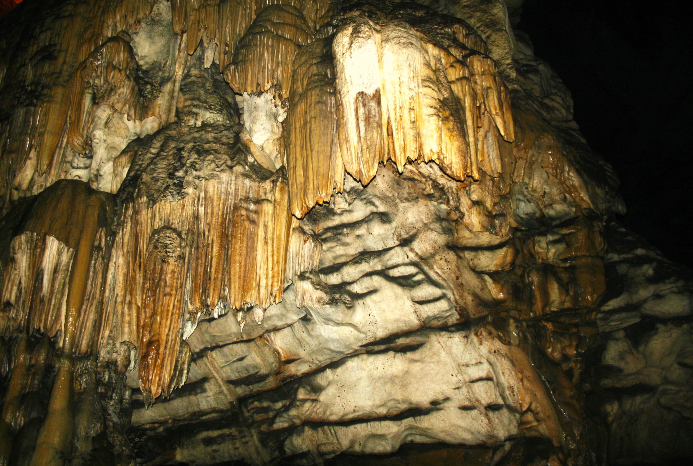 Pour texture of rock in Borra caves